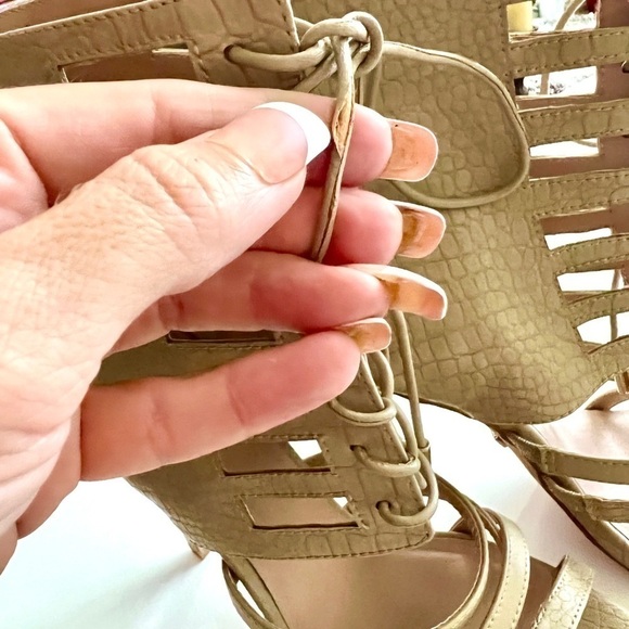 Bebe Vegan Leather Lace up Ankle Cuff Stilettos Sz 9 - Picture 3 of 9